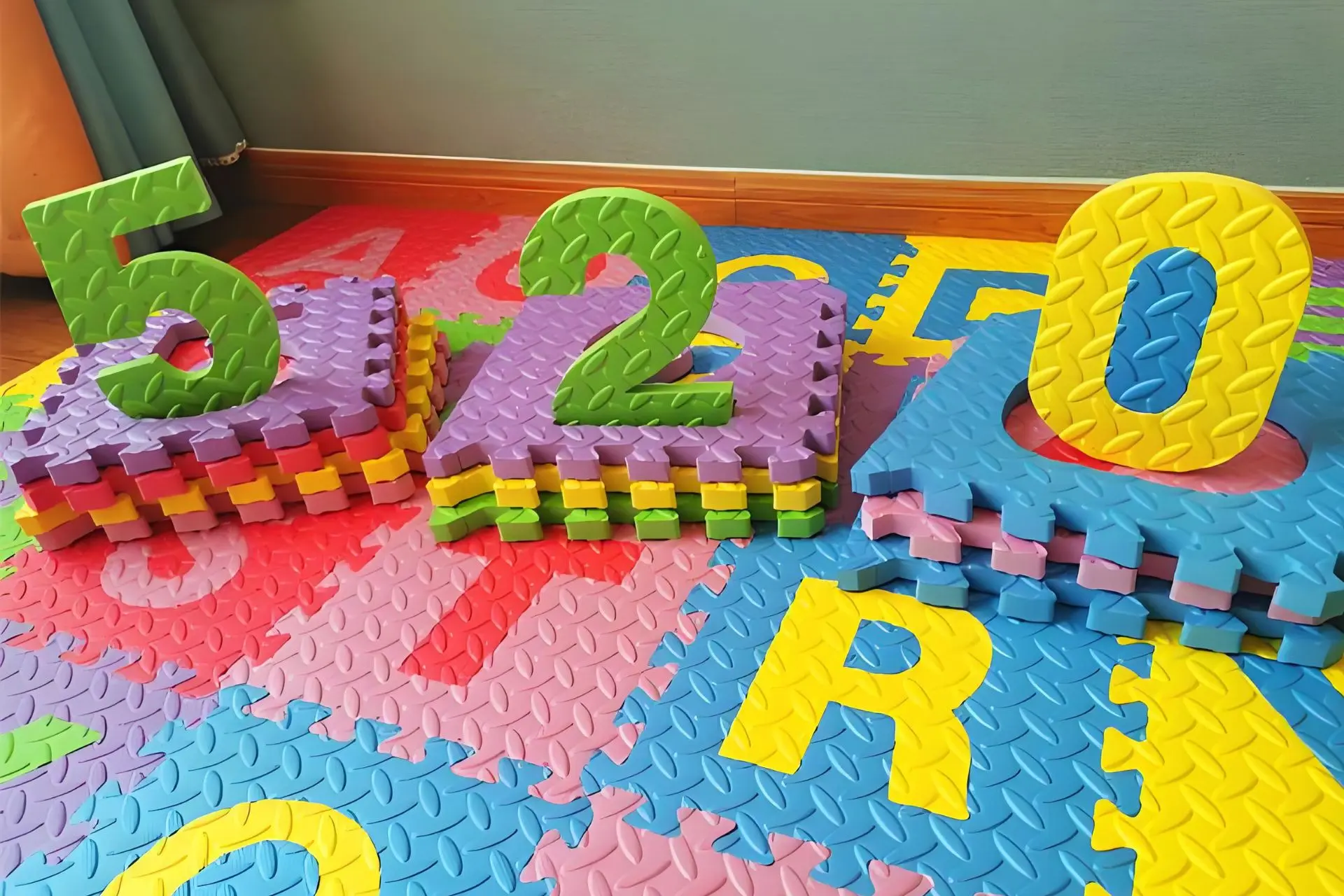 How to Choose High-Quality EVA Interlocking Play Mats for Kids?