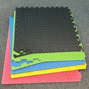 The manufacturer offers wholesale sales of interlocking foam mats Customized fitness exercise mats made of EVA